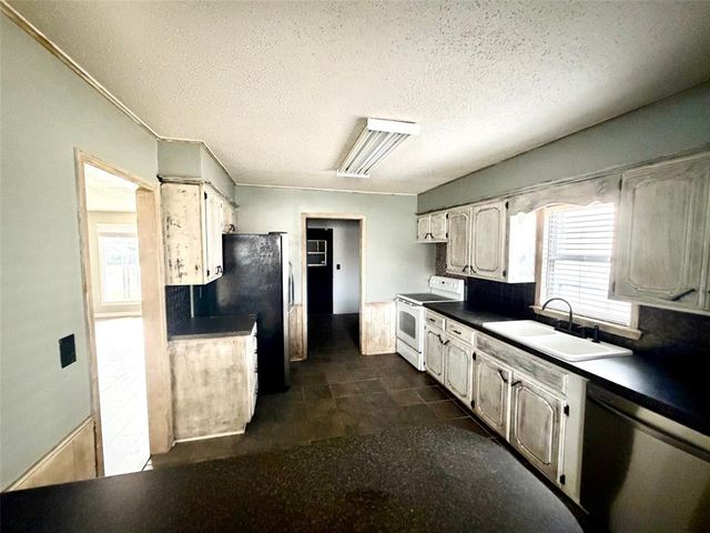 1007 Overland Court, Shawnee, OK 74801