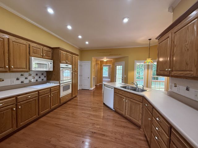 647 Golf Shores Dr, Winchester, TN 37398