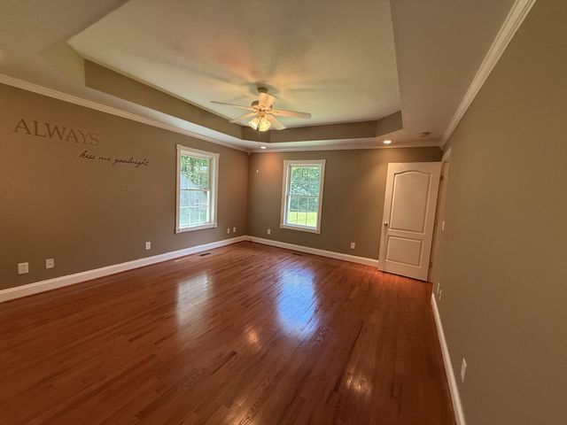 647 Golf Shores Dr, Winchester, TN 37398