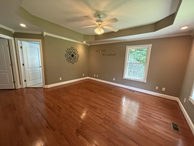 647 Golf Shores Dr, Winchester, TN 37398