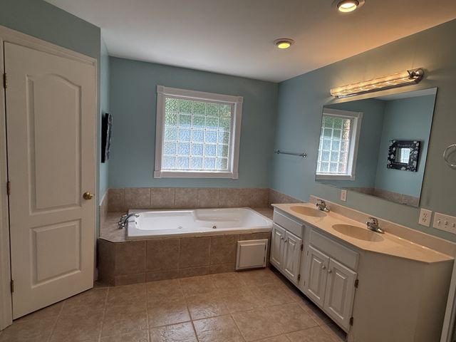 647 Golf Shores Dr, Winchester, TN 37398