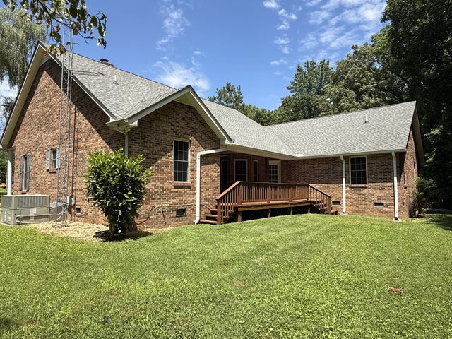 647 Golf Shores Dr, Winchester, TN 37398