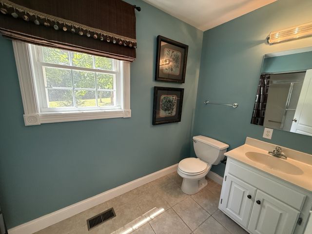 647 Golf Shores Dr, Winchester, TN 37398