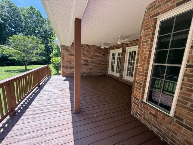 647 Golf Shores Dr, Winchester, TN 37398