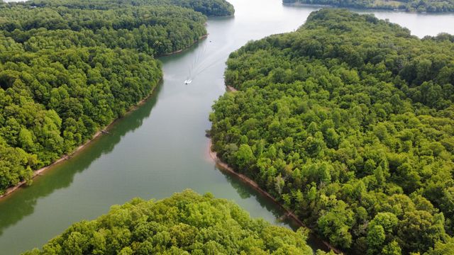 647 Golf Shores Dr, Winchester, TN 37398