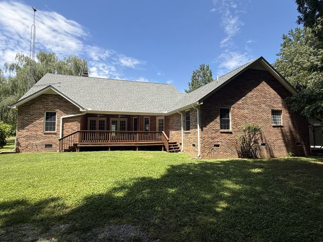 647 Golf Shores Dr, Winchester, TN 37398