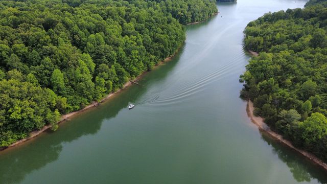 647 Golf Shores Dr, Winchester, TN 37398