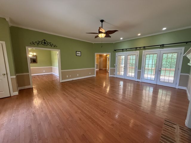 647 Golf Shores Dr, Winchester, TN 37398
