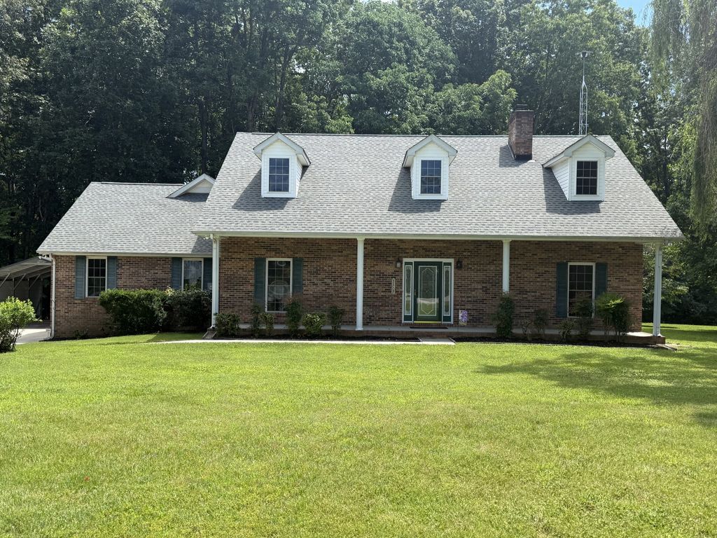 647 Golf Shores Dr, Winchester, TN 37398