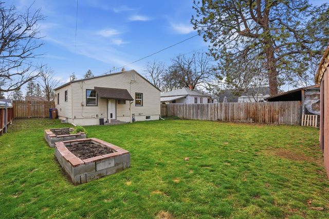 1023 E Queen Ave, Spokane, WA 99207