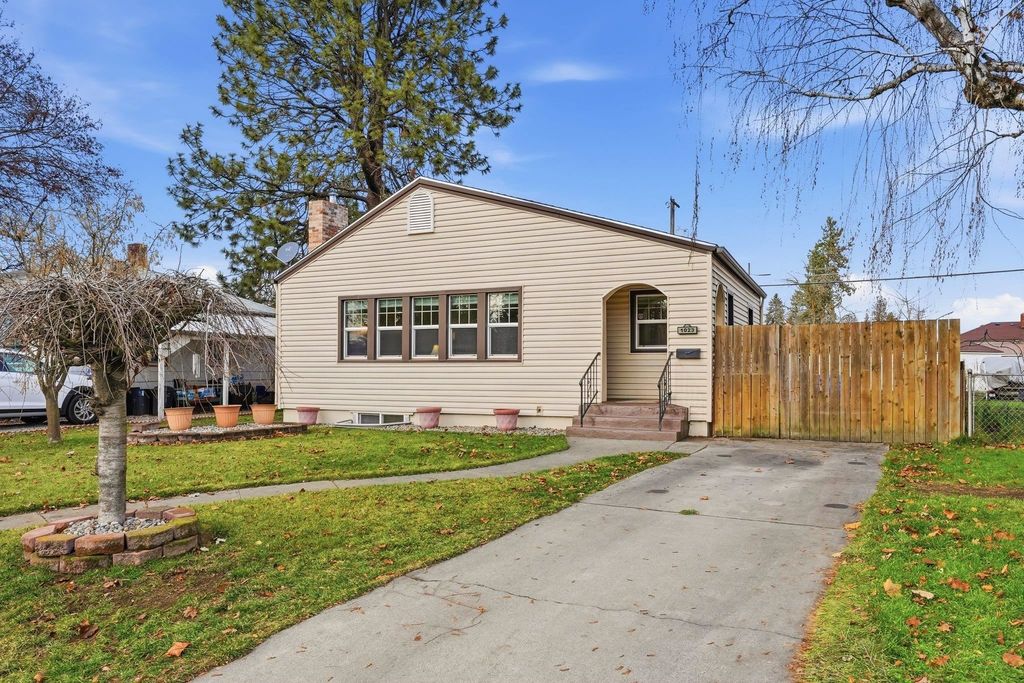 1023 E Queen Ave, Spokane, WA 99207