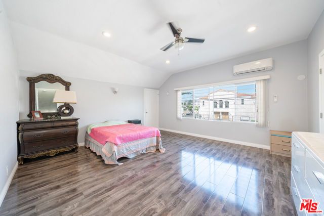 804 W 55th Street, Los Angeles, CA 90037