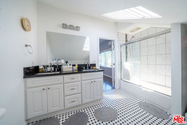 804 W 55th Street, Los Angeles, CA 90037