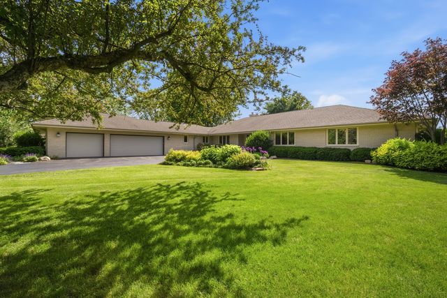 25730 N Eagle Drive, Mundelein, IL 60060