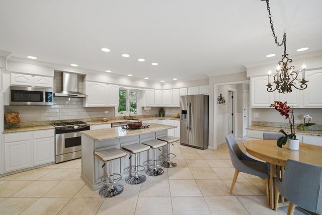 25730 N Eagle Drive, Mundelein, IL 60060