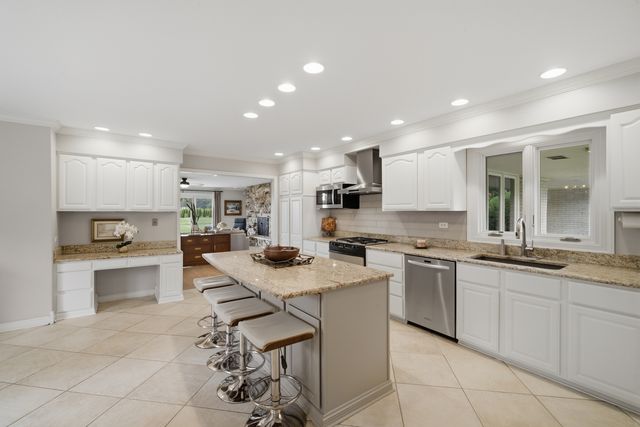 25730 N Eagle Drive, Mundelein, IL 60060
