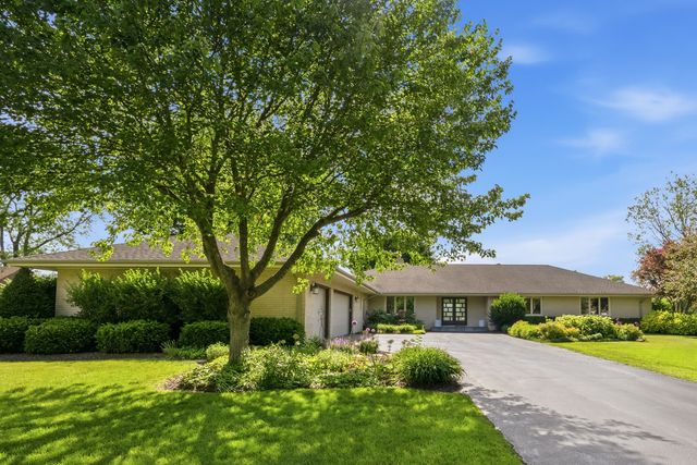 25730 N Eagle Drive, Mundelein, IL 60060