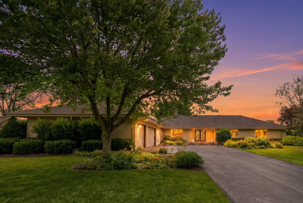 25730 N Eagle Drive, Mundelein, IL 60060