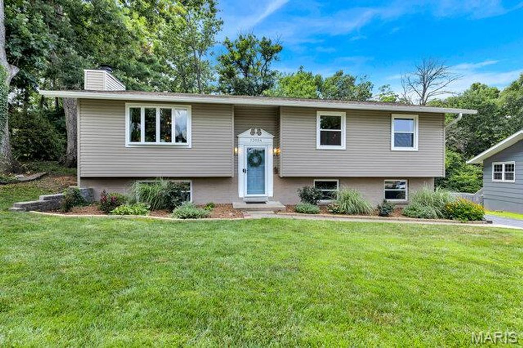 12034 Debonnaire Drive, St Louis, MO 63146