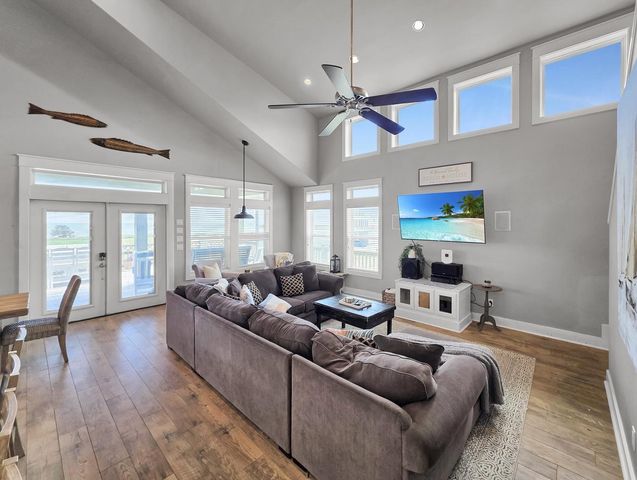 2139 Gulf, Crystal Beach, TX 77650