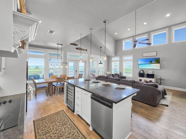 2139 Gulf, Crystal Beach, TX 77650