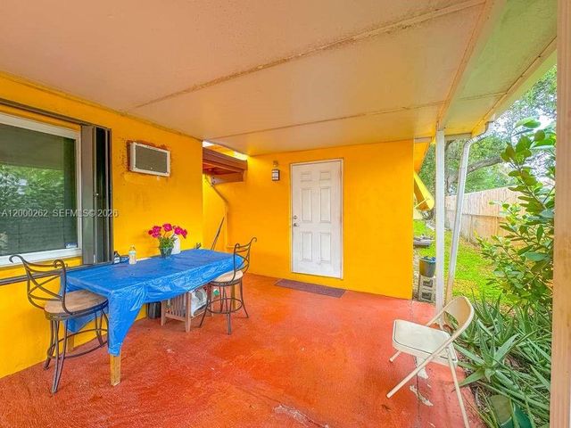 3913 SW 28th St, West Park, FL 33023