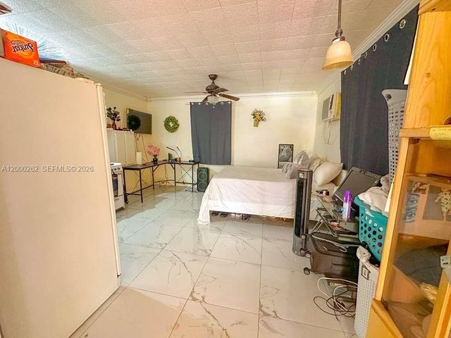 3913 SW 28th St, West Park, FL 33023