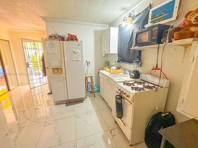 3913 SW 28th St, West Park, FL 33023