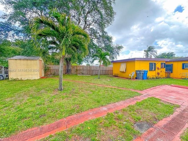 3913 SW 28th St, West Park, FL 33023