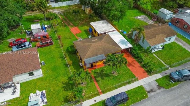 3913 SW 28th St, West Park, FL 33023