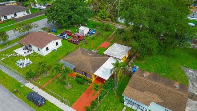 3913 SW 28th St, West Park, FL 33023