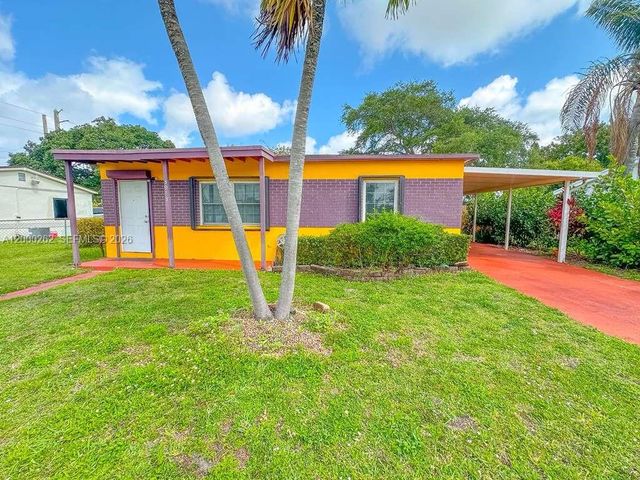 3913 SW 28th St, West Park, FL 33023