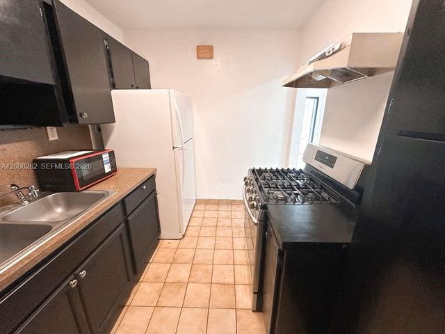 3913 SW 28th St, West Park, FL 33023