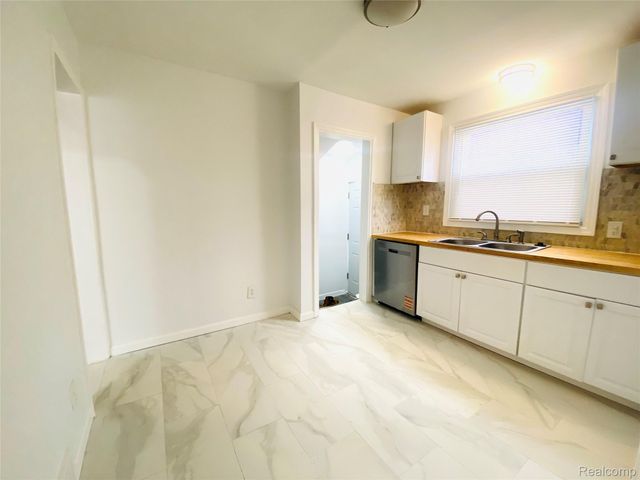 18922 Fenmore Street, Detroit, MI 48235