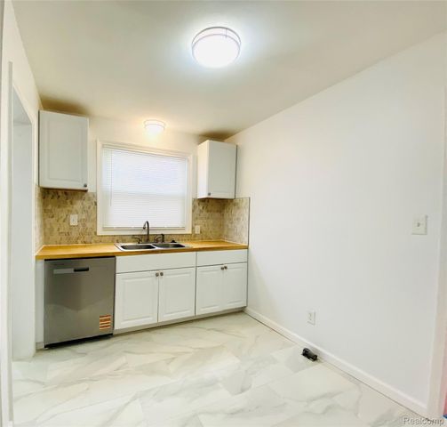 18922 Fenmore Street, Detroit, MI 48235