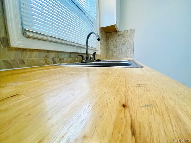 18922 Fenmore Street, Detroit, MI 48235