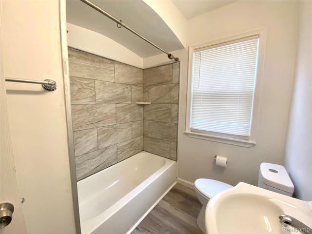 18922 Fenmore Street, Detroit, MI 48235