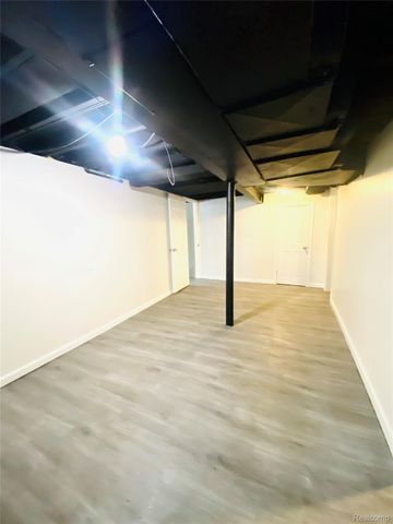 18922 Fenmore Street, Detroit, MI 48235