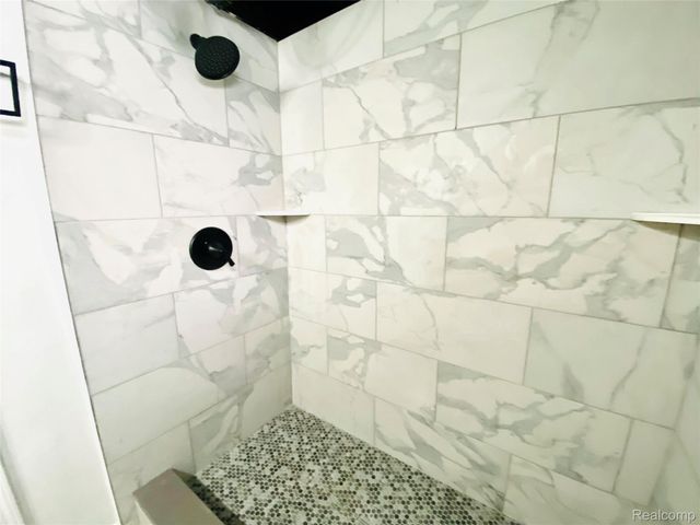 18922 Fenmore Street, Detroit, MI 48235