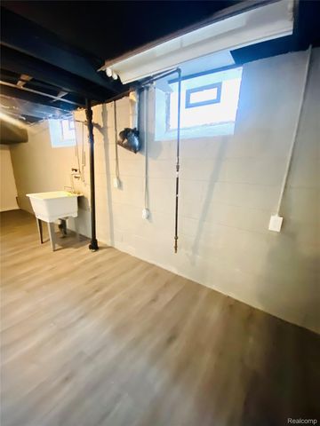 18922 Fenmore Street, Detroit, MI 48235