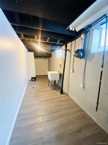 18922 Fenmore Street, Detroit, MI 48235