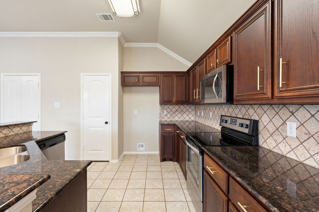 106 Poinsetta Drive, Palmer, TX 75152