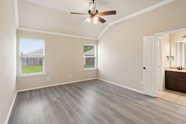 106 Poinsetta Drive, Palmer, TX 75152