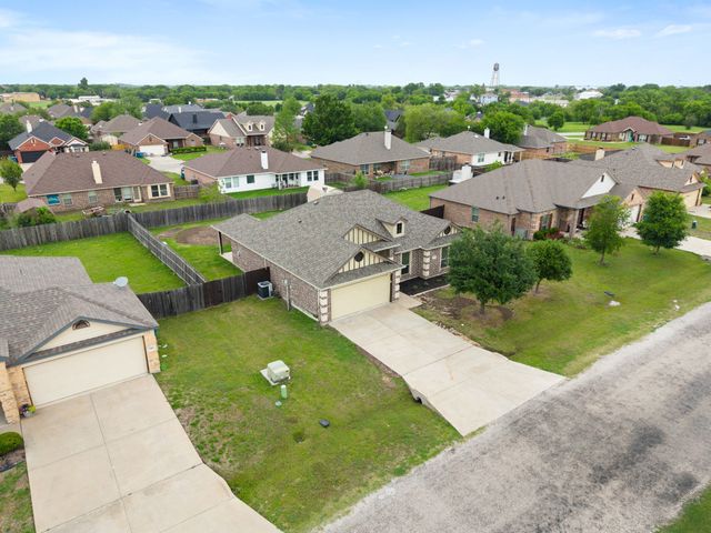 106 Poinsetta Drive, Palmer, TX 75152