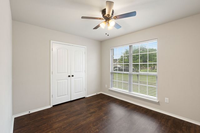 106 Poinsetta Drive, Palmer, TX 75152