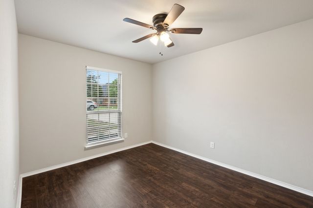 106 Poinsetta Drive, Palmer, TX 75152