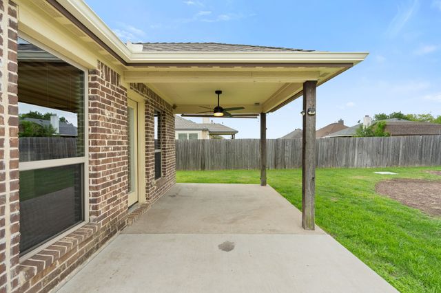 106 Poinsetta Drive, Palmer, TX 75152