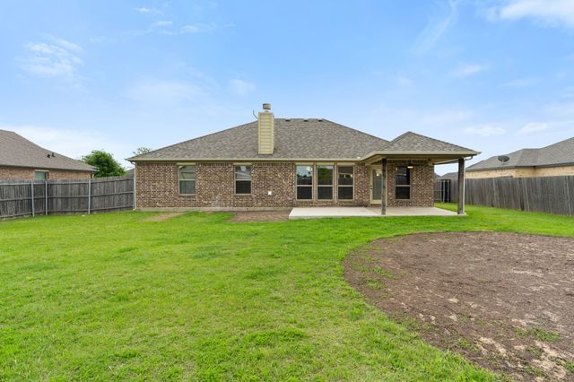 106 Poinsetta Drive, Palmer, TX 75152