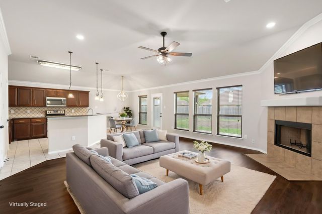 106 Poinsetta Drive, Palmer, TX 75152