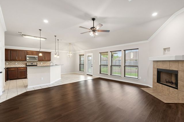 106 Poinsetta Drive, Palmer, TX 75152